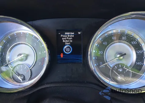 2014 Chrysler 300 z USA, uszkodzony, nr VIN 2C3CCAAG3EH382652